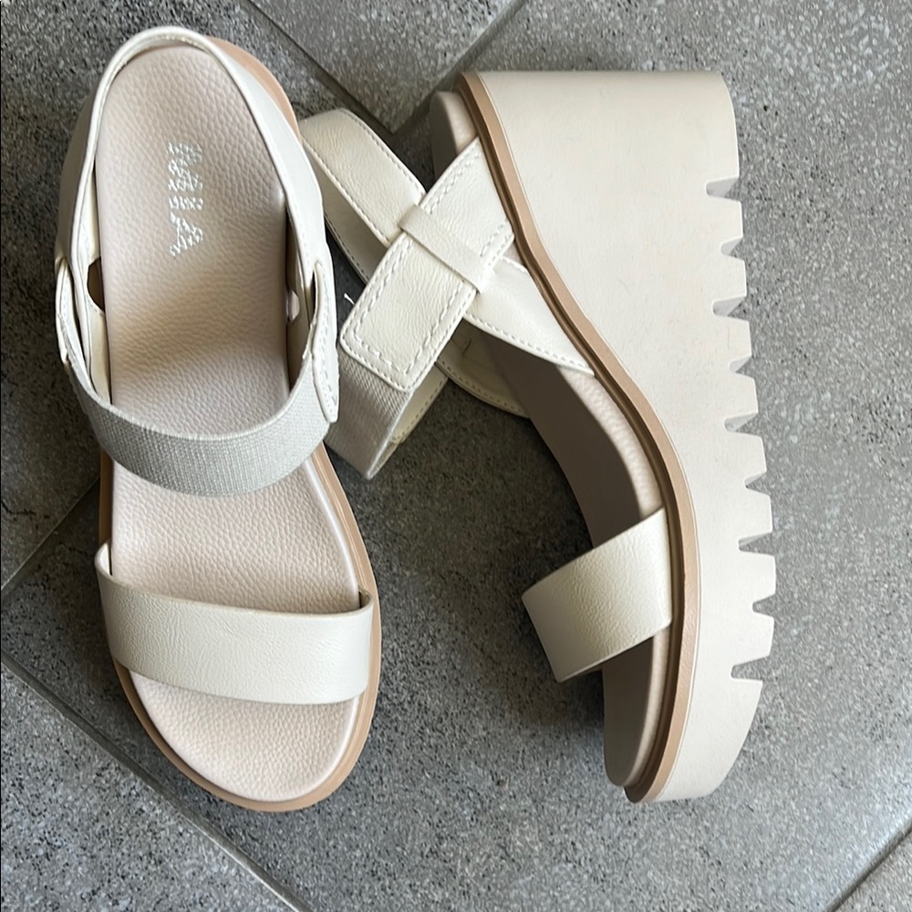 Mia Platform Cream Sandal NWOT